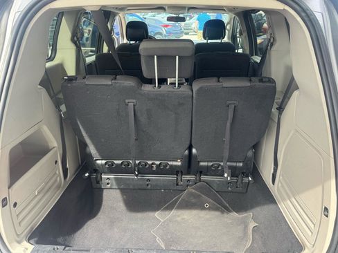 Used 2018 Dodge Grand Caravan SE w/ UConnect Hands-Free Group image 23