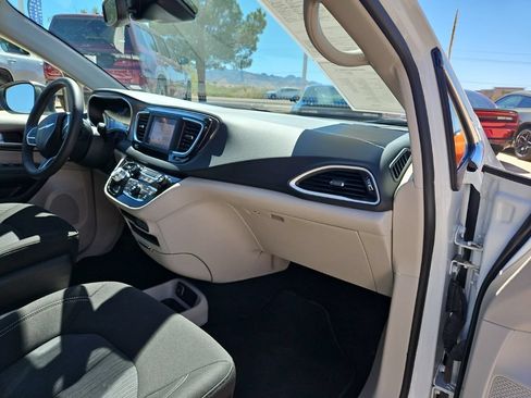 Used 2024 Chrysler Voyager LX FWD image 23