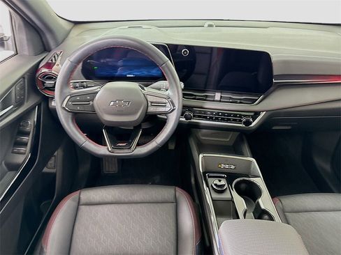 Used 2025 Chevrolet Equinox RS w/ Safety and Technology Package image 2