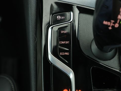 Used 2023 BMW 530i w/ Convenience Package image 8