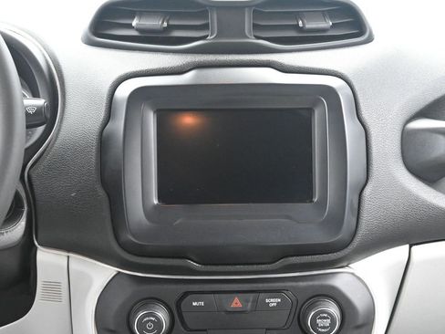 Used 2018 Jeep Renegade Latitude image 26