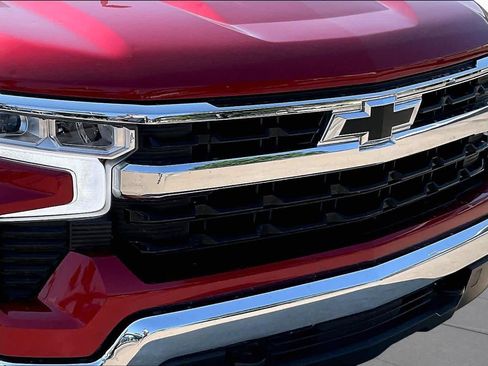 Used 2023 Chevrolet Silverado 1500 LT AWD/4WD image 29