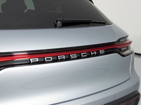 Certified 2026 Porsche Macan AWD/4WD image 40