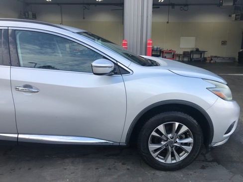 Used 2018 Nissan Murano SV image 16