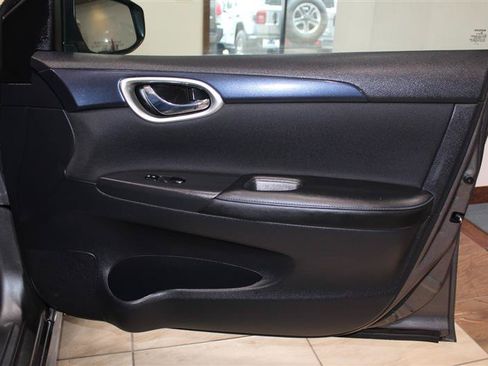 Used 2019 Nissan Sentra SR FWD image 31