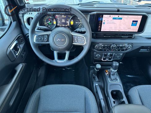 Used 2025 Jeep Wrangler Unlimited Sahara w/ Safety Group image 15