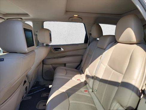 Used 2015 Nissan Pathfinder Platinum w/ Family Entertainment Package FWD image 10