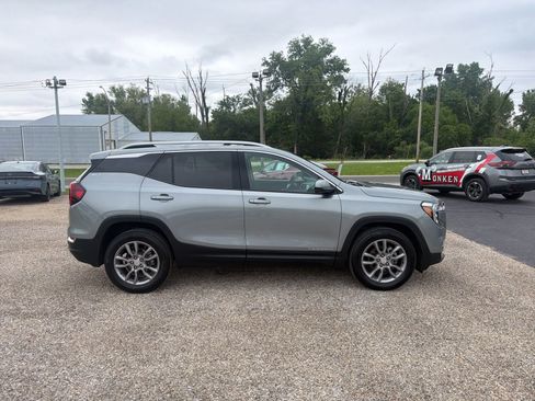 Used 2024 GMC Terrain SLT AWD/4WD image 2