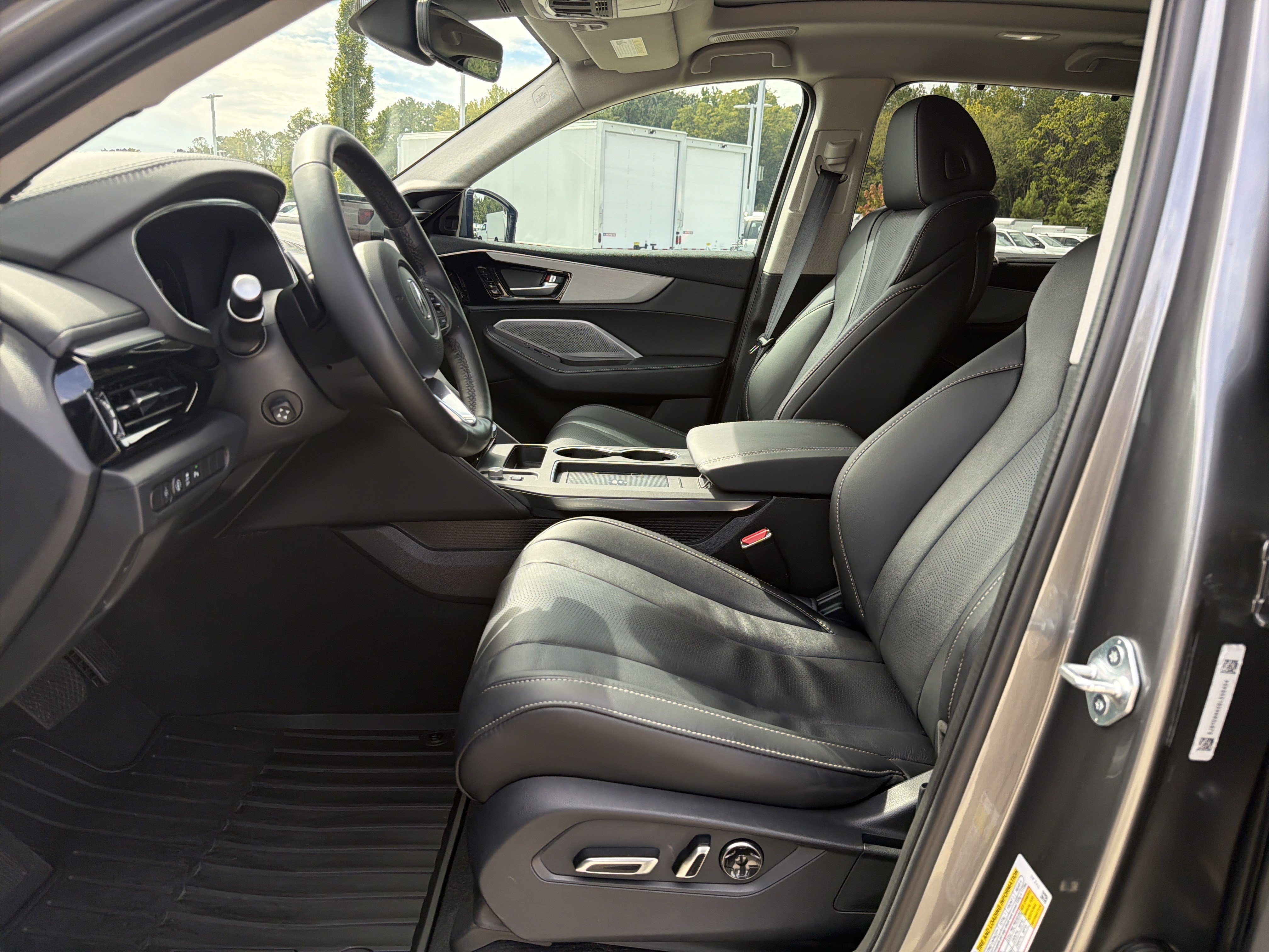 Used 2025 Acura MDX w/ Technology Package FWD image 16