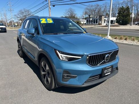 Certified 2025 Volvo XC40 B5 Plus AWD/4WD image 6