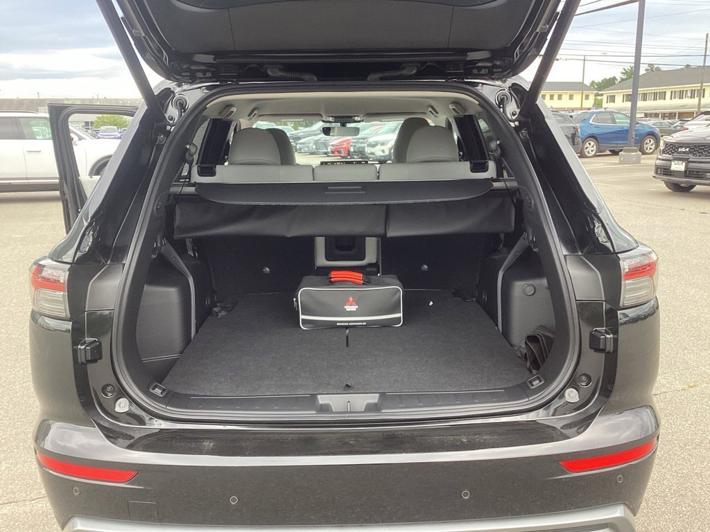 Used 2025 Mitsubishi Outlander AWD image 8