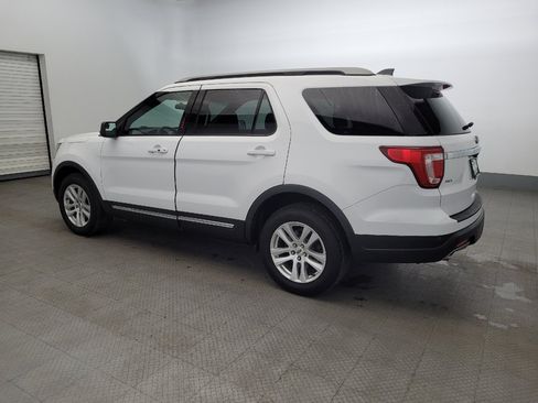 Used 2018 Ford Explorer XLT AWD/4WD image 3