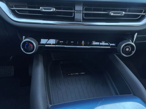 Used 2025 Chevrolet Equinox EV LT w/ Convenience Package image 26