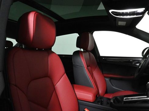 Used 2026 Porsche Macan AWD/4WD image 39