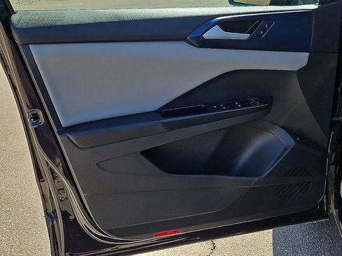 Used 2022 Volkswagen Taos SE image 15