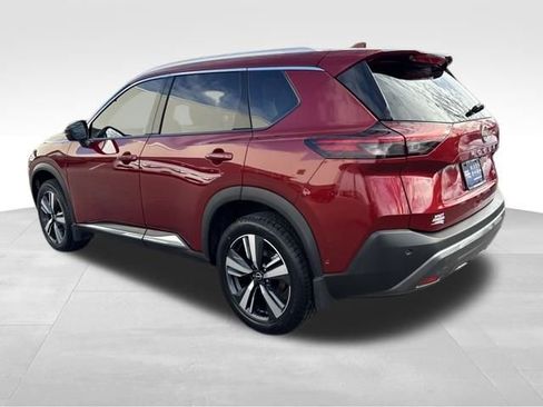 Used 2023 Nissan Rogue SL w/ SL Premium Package image 3