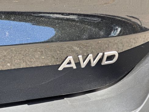 Used 2025 Nissan Kicks SV AWD/4WD image 27