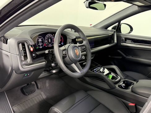 Certified 2026 Porsche Cayenne Coupe AWD/4WD image 4