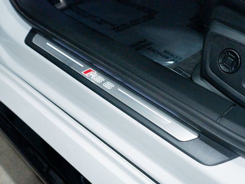 Used 2021 Audi RS 6 w/ Executive Package image 24