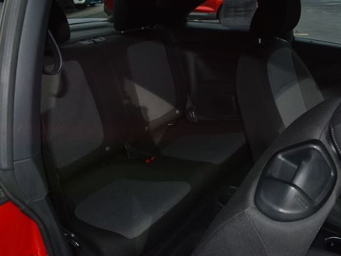 Used 2019 Volkswagen Beetle S image 9