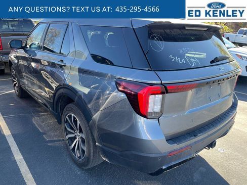 Used 2025 Ford Explorer ST-Line image 3