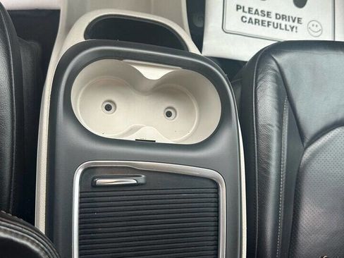 Used 2018 Chrysler Pacifica Touring-L Plus image 13