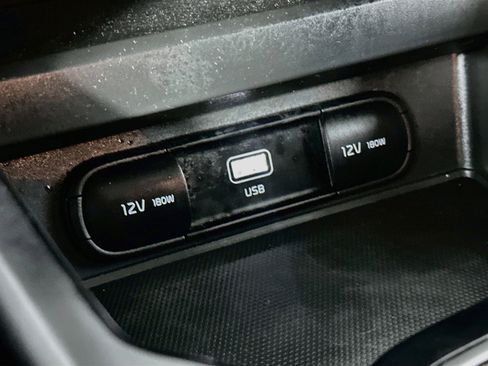 Used 2025 Kia Soul LX w/ LX Technology Package FWD image 26