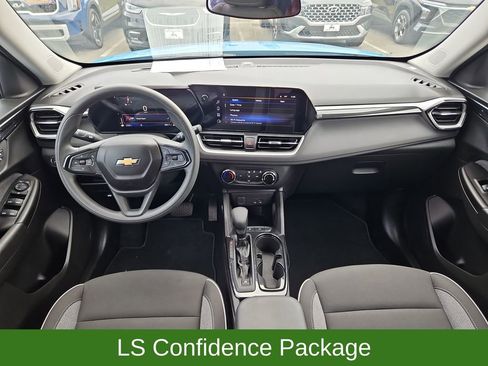 Used 2025 Chevrolet TrailBlazer LS w/ LS Convenience Package FWD image 9