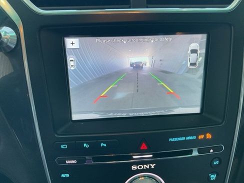 Used 2017 Ford Explorer Platinum image 17