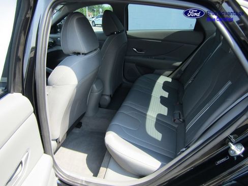 Used 2023 Hyundai Elantra SEL w/ Convenience Package FWD image 23