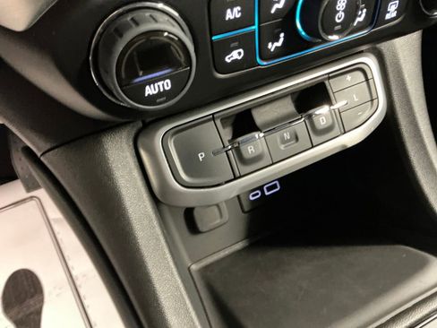 Certified 2023 GMC Acadia SLT w/ Technology Package image 23