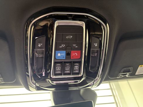 Used 2022 Jeep Grand Cherokee L Overland w/ Luxury Tech Group IV image 18