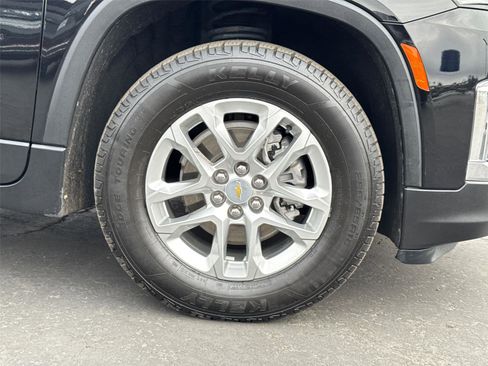 Used 2023 Chevrolet Traverse LS image 6
