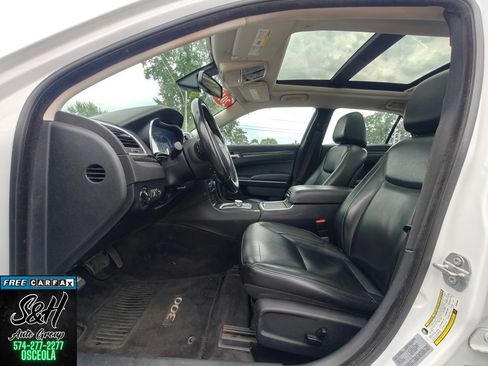 Used 2017 Chrysler 300 Touring w/ Value Package RWD image 19