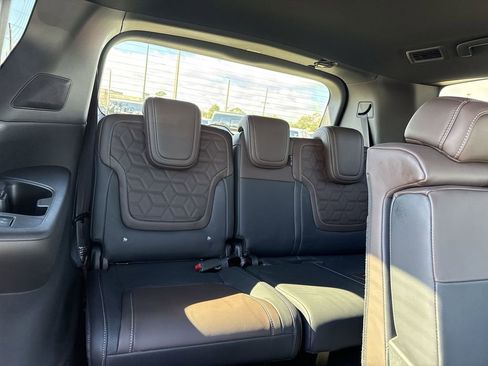 Used 2025 Nissan Armada Platinum image 27