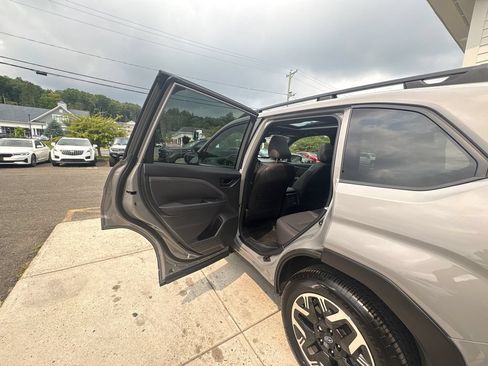 Used 2025 Subaru Forester Premium AWD/4WD image 39