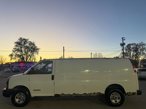 Used 2004 GMC Savana 3500 Extended image 2