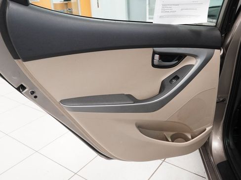 Used 2015 Hyundai Elantra SE image 22