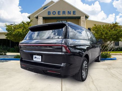Used 2025 Lincoln Navigator L Reserve AWD/4WD image 7