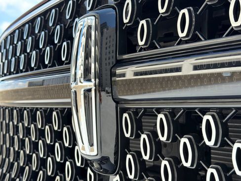 New 2027 Lincoln Navigator Reserve AWD/4WD image 16
