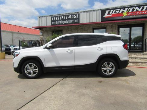 Used 2020 GMC Terrain SLE FWD image 2
