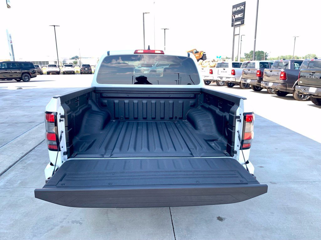 Used 2025 Nissan Frontier SV RWD image 20