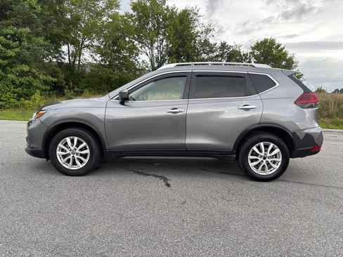 Used 2020 Nissan Rogue SV AWD/4WD image 2
