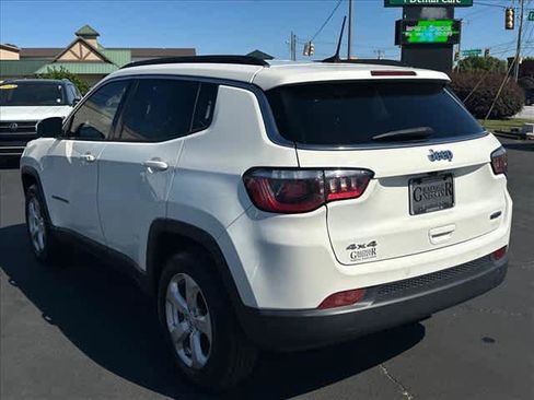 Used 2018 Jeep Compass Latitude w/ Popular Equipment Group AWD/4WD image 5