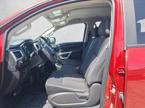 Used 2019 Nissan Titan SV RWD image 13