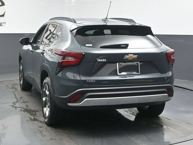 Used 2025 Chevrolet Trax LT FWD image 36