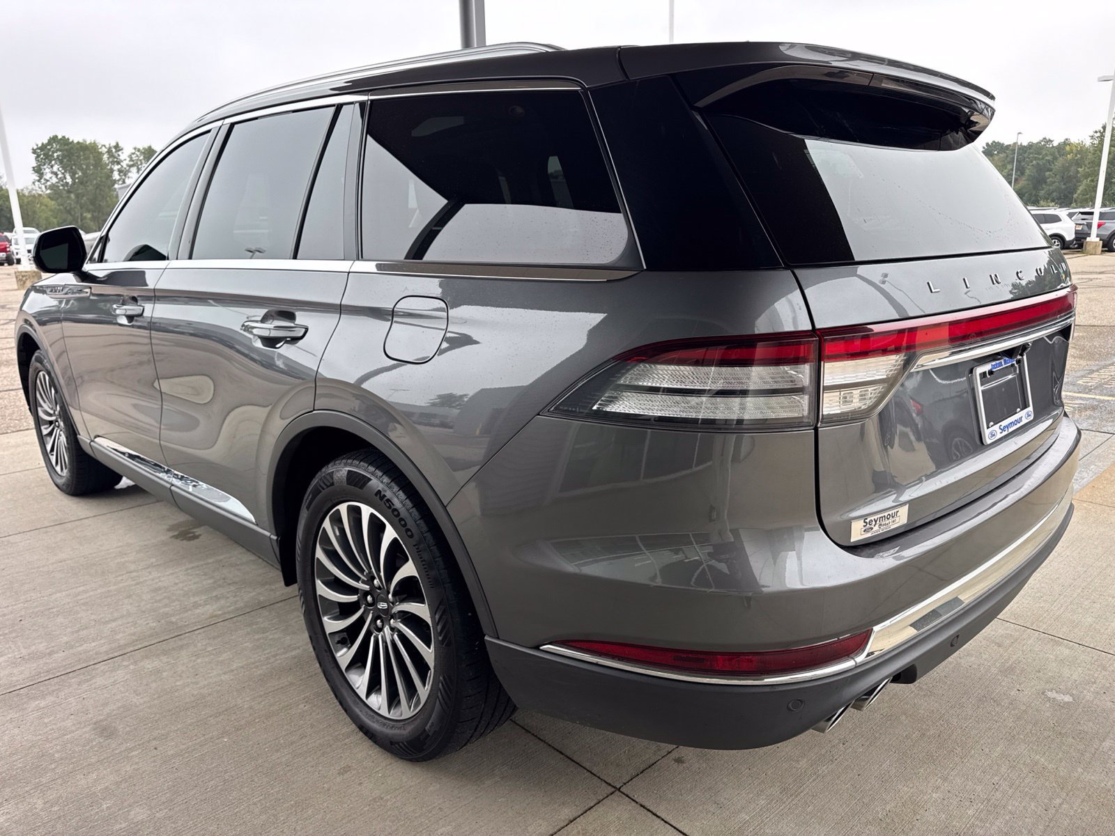 Used 2021 Lincoln Aviator Reserve AWD/4WD image 4