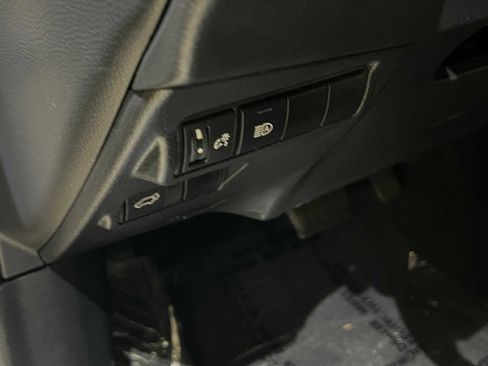 Certified 2023 Toyota Corolla Cross XLE image 16