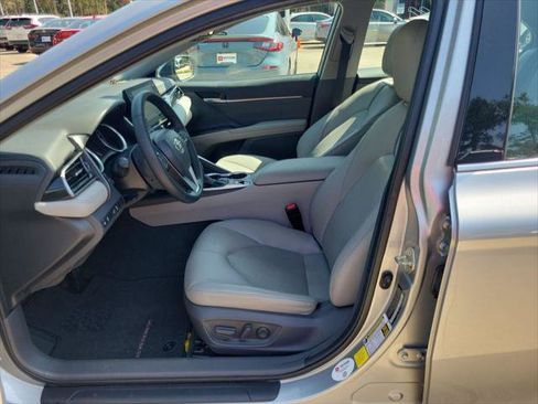 Certified 2021 Toyota Camry XLE FWD image 16