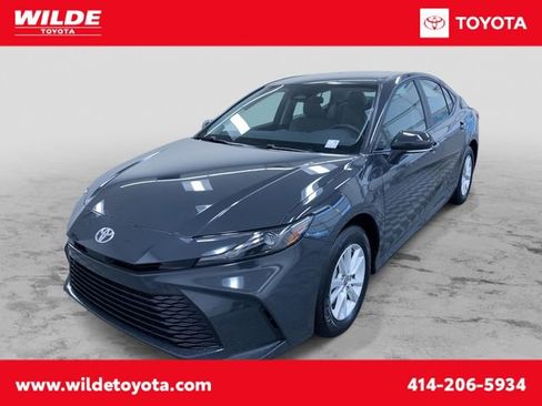 Used 2025 Toyota Camry LE image 1